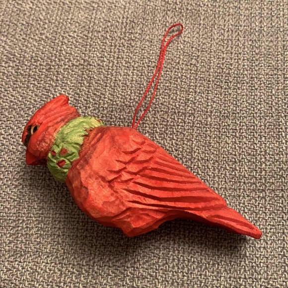 Hand carved wood Christmas ornament Red Bird Cardinal w/Wreath Around Neck - Picture 3 of 9